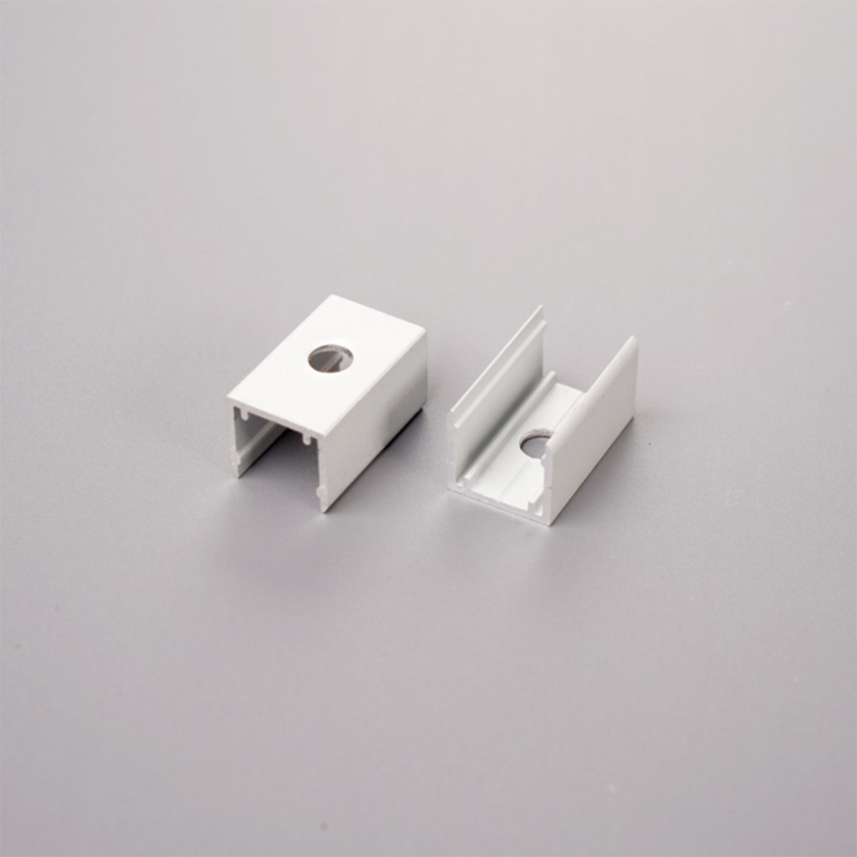 10 pieces fixing clips + 10 pieces screws