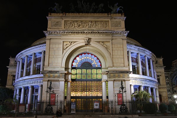 Театр Политеама